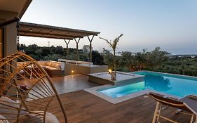 Rizes Villa With Jacuzzi & Heated Pool