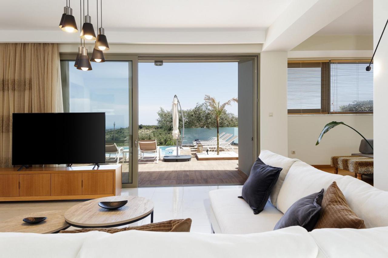 Rizes Villa With Jacuzzi & Heated Pool Agia Triada Exterior photo