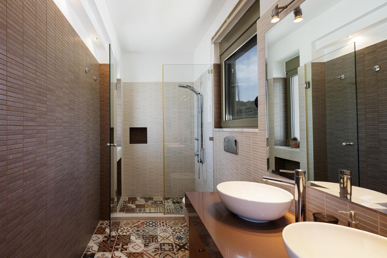 Rizes Villa With Jacuzzi & Heated Pool Agia Triada Exterior photo