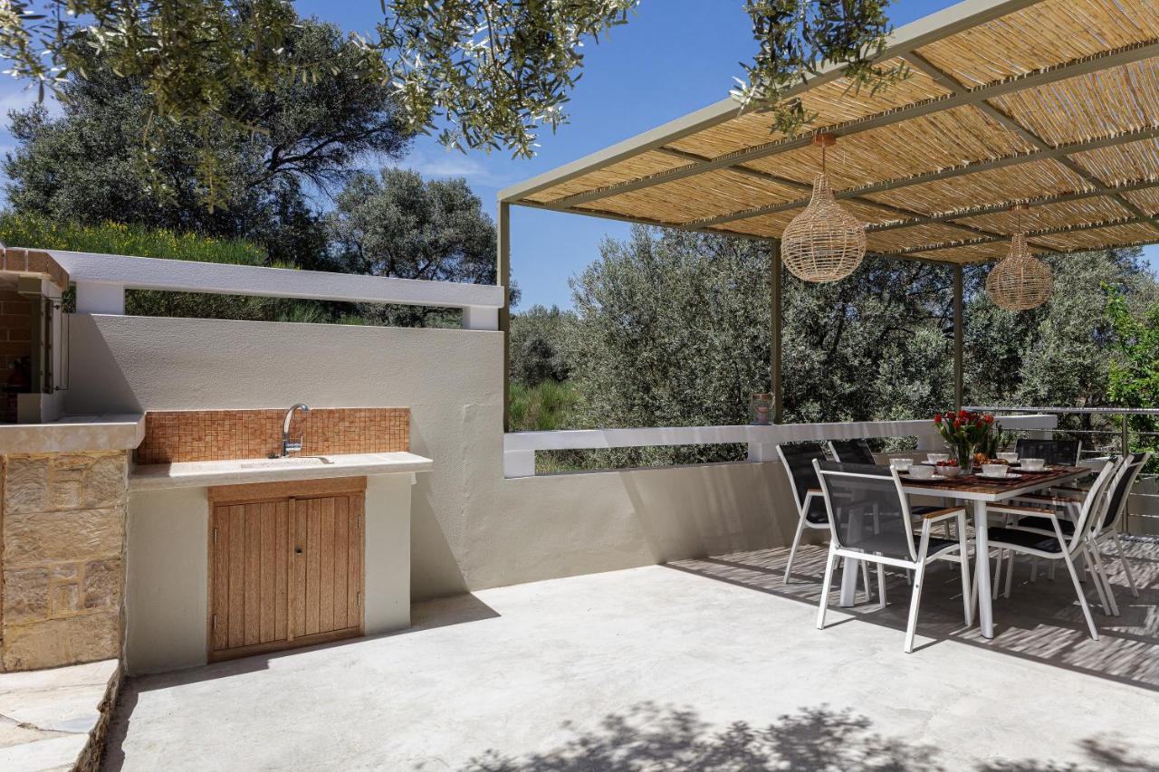 Rizes Villa With Jacuzzi & Heated Pool Agia Triada Exterior photo