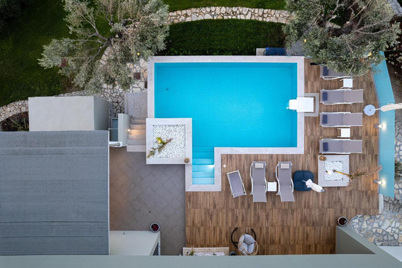Rizes Villa With Jacuzzi & Heated Pool Agia Triada Exterior photo